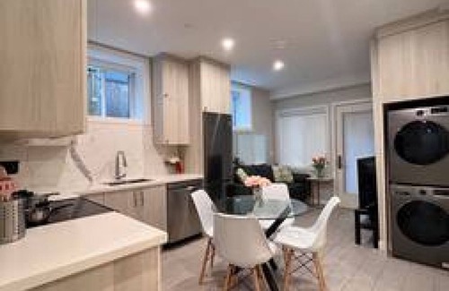 South Cambie House | Cozy 2BR Suite, Private & Quiet!