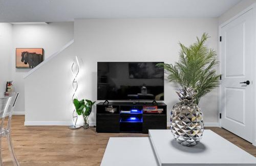 Keith Apartment | Cozy 2BR Suite with Kitchen, AC Near U of C, Winsport, Banff and Hospitals