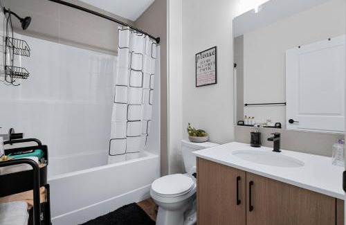 Keith Apartment | Cozy 2BR Suite with Kitchen, AC Near U of C, Winsport, Banff and Hospitals