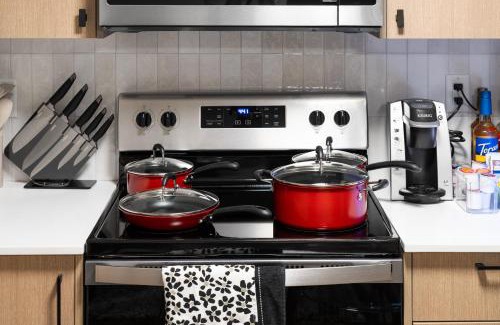 Keith Apartment | Cozy 2BR Suite with Kitchen, AC Near U of C, Winsport, Banff and Hospitals