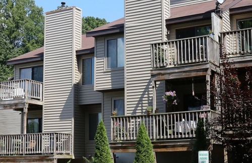 Cheat Lake House | Cozy 2BR Townhouse in Morgantown. Unwind & Relax