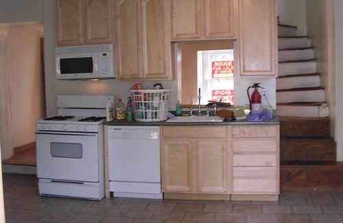 Manayunk House | Cozy 2BR trinity home in Manayunk near Main street & TRAIN with central AC