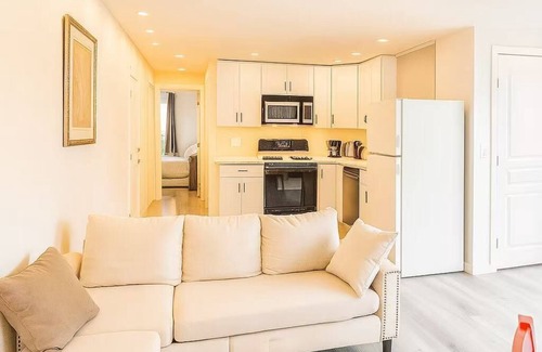 Shoreline House | Cozy 2BR w/WiFi and AC Near UW, Northgate, Golf & All Amenities in Shoreline