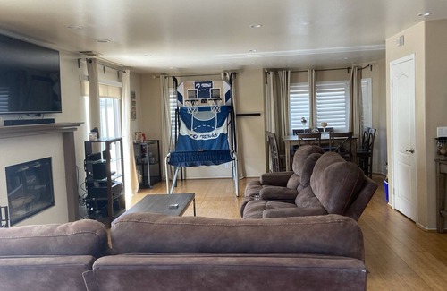 Gardena House | Cozy 3 BD RM townhouse with indoor fireplace