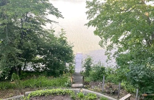 South Haven Cabin | Cozy 3-bed Lakefront House