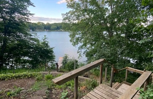 South Haven Cabin | Cozy 3-bed Lakefront House