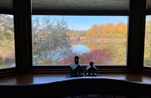 Scio Cottage | Cozy 3-bed lakefront home with deck & fireplace