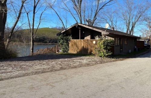 Scio Cottage | Cozy 3-bed lakefront home with deck & fireplace