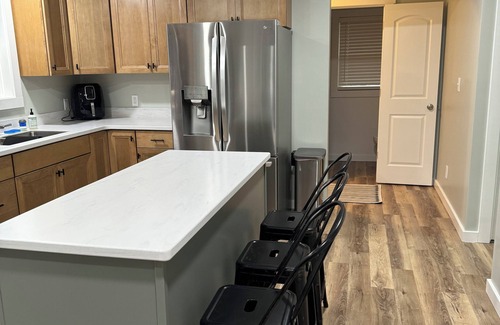 Baldwin Cabin | Cozy 3 Bedroom Cabin nChain of Lakes AreanWIFInFree Cancellation
