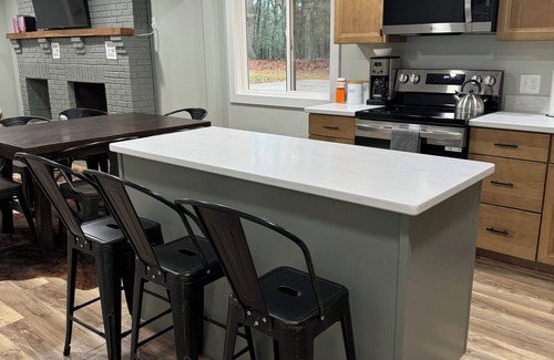 Baldwin Cabin | Cozy 3 Bedroom Cabin nChain of Lakes AreanWIFInFree Cancellation