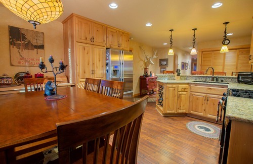 Peter Pan Cabin | Cozy 3-bedroom cabin with indoor fireplace minutes from the slopes