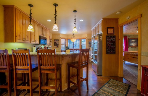 Peter Pan Cabin | Cozy 3-bedroom cabin with indoor fireplace minutes from the slopes