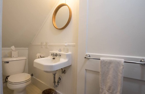 Walpole Other | Cozy 3 bedroom Cottage on Farm with great outdoor space 10 min to Bellows Falls