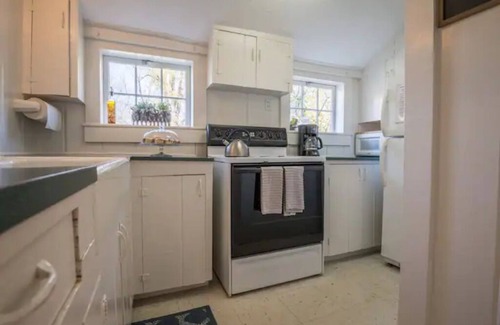 Walpole Other | Cozy 3 bedroom Cottage on Farm with great outdoor space 10 min to Bellows Falls
