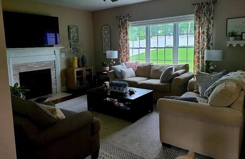 Rotterdam Junction House | Cozy 3 bedroom house with a pool near the track