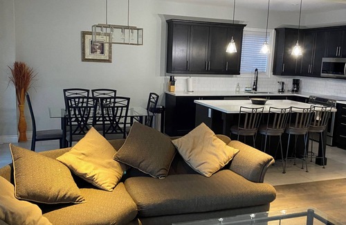 Barrie House | Cozy 3 bedroom home perfect for small gatherings