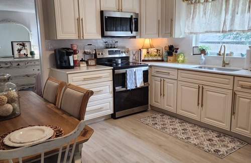 Eustis House | Cozy 3-bedroom house in charming Eustis with WiFi, AC