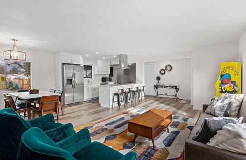 Renton House | Cozy 3-bedroom house in peaceful Renton with WiFi, AC
