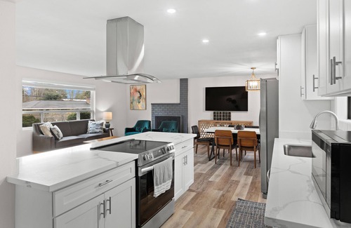 Renton House | Cozy 3-bedroom house in peaceful Renton with WiFi, AC