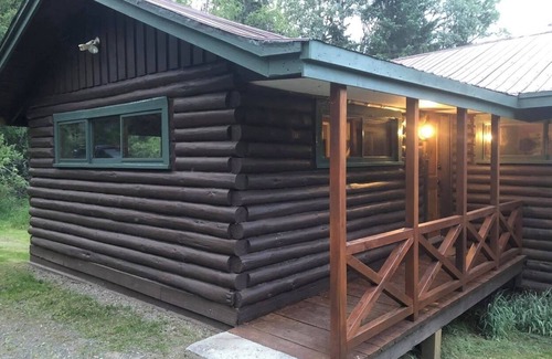 Bridge Lake Cabin | Cozy 3-bedroom lakefront cabin with WiFi