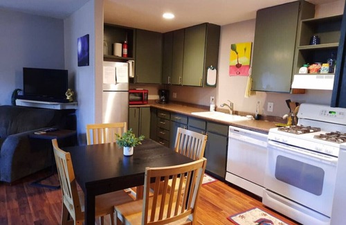 La Grande Condo | Cozy 3 bedroom private apartment near downtown