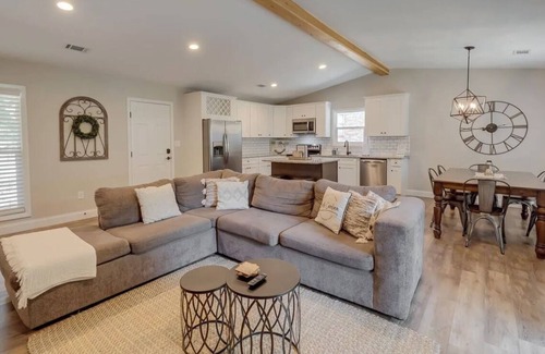 Conestee House | Cozy 3-bedroom Ranch Retreat with 2 Baths, WiFi, Garage, and Fenced Backyard