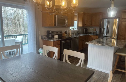Alton House | Cozy 3-Bedroom Retreat in Alton- 1/2 mile from Lake Winnipesaukee w/WiFi & A/C