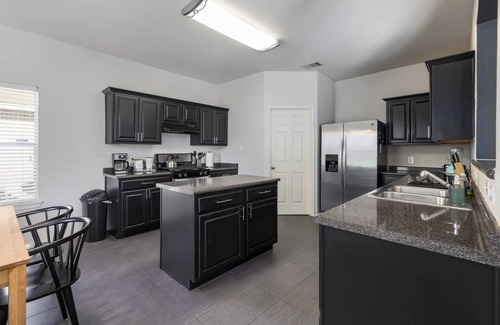 Hillcrest House | Cozy 3 bedroom South Austin! Ideal for Long Stays