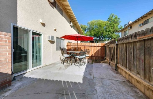 Riverside Apartment | Cozy 3 BR Condo With Pool Access In Riverside