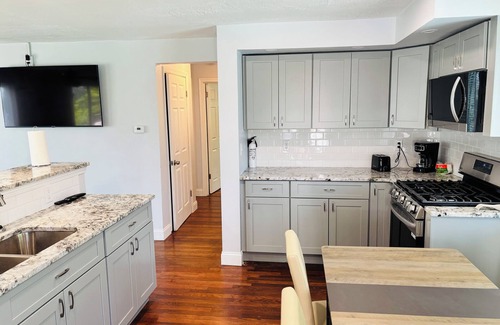 West Mifflin House | Cozy 3- BR house with pool and game room near Kennywood