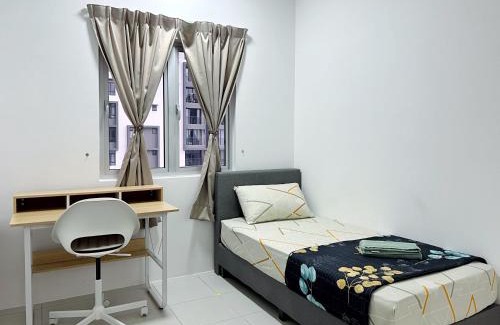Kuala Lumpur Apartment | Cozy 3 Rooms , KLCC view , 100 mbps WIFI , Netflix by Noon's Homestay