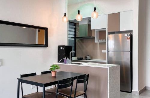 Kuala Lumpur Apartment | Cozy 3BR -2-8pax- 65 TV near MidValley-Pavilion 2
