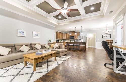Kathleen House | Cozy 3br/2ba/king bed nice neighborhood Perry Fairground ABF Technical College