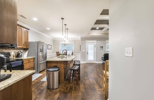 Kathleen House | Cozy 3br/2ba/king bed nice neighborhood Perry Fairground ABF Technical College