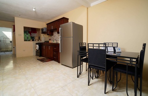 Caribbean Estates House | Cozy 3BR, 2bath house in Greater Portmore w/AC and Hot water