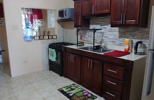 Caribbean Estates House | Cozy 3BR, 2bath house in Greater Portmore w/AC and Hot water
