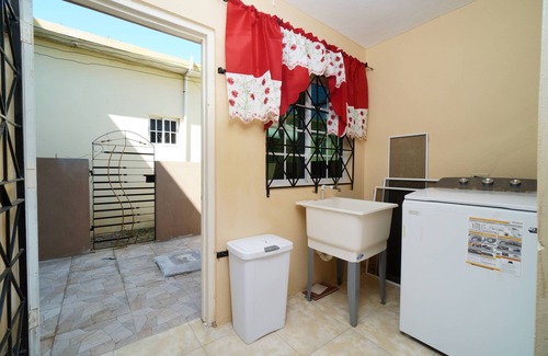 Caribbean Estates House | Cozy 3BR, 2bath house in Greater Portmore w/AC and Hot water