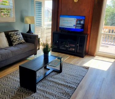 Point Venture House | Cozy 3br/2bath vacation house at Lake Travis
