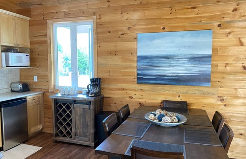 Armour House | Cozy 3BR cottage on 100acres with hiking trails, firepit, woodstove & sauna