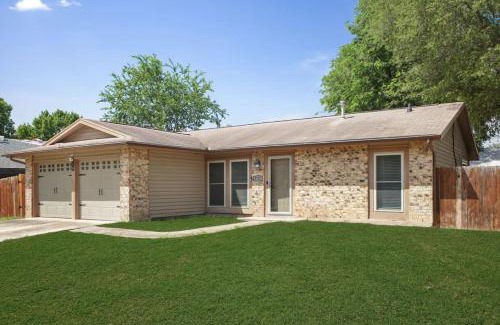North San Antonio - SAT House | Cozy 3BR Home and Family-Friendly