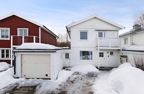 Ojebyn House | Cozy 3BR home by river & Piteå center