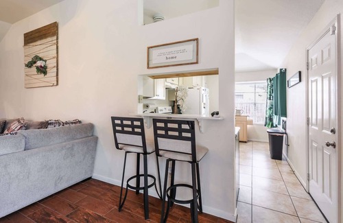 Dickinson House | Cozy 3BR Home Escape | Modern & Serene