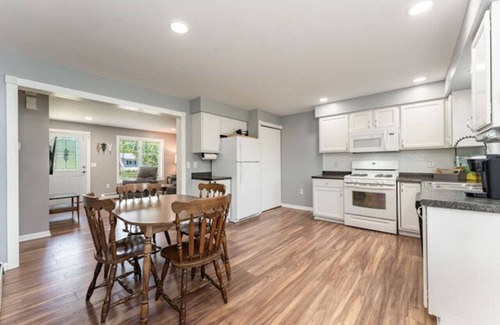 Bay City House | Cozy 3BR Home Near Park & Shops