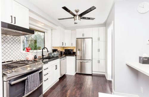 Scarborough House | Cozy 3BR Home with Parking, Backyard and Near Transit