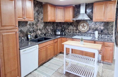 North San Antonio - SAT House | Cozy 3BR Home with Pool, WiFi & AC in a Quiet Neighborhood!