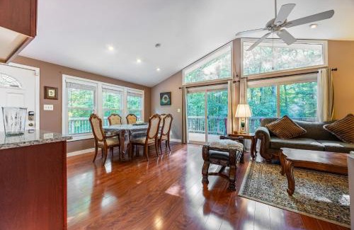 Livingston House | Cozy 3Br Lake Retreat with BBQ & Fire Pit