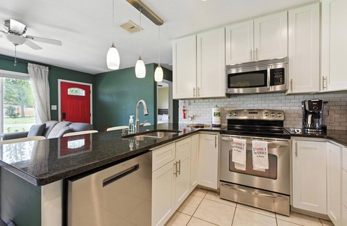 Seminole House | Cozy 3BR Retreat w/AC. Near Beaches & Hospitals in Seminole