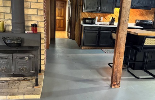 Gwinnett County Cabin | Cozy 4-bedroom cabin with AC, WiFi in enjoyable Lawrenceville