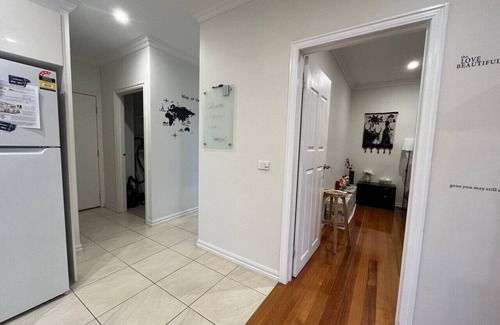 Clayton South House | Cozy 4B3B family home w parking WIFI @Clayton