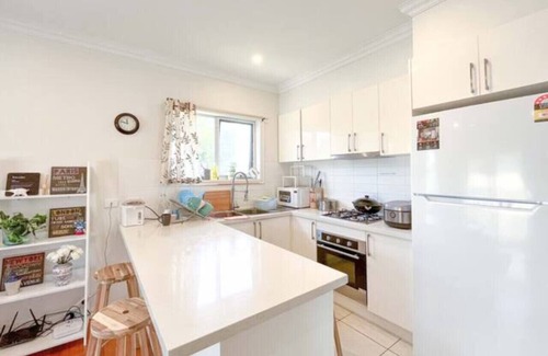 Clayton South House | Cozy 4B3B family home w parking WIFI @Clayton
